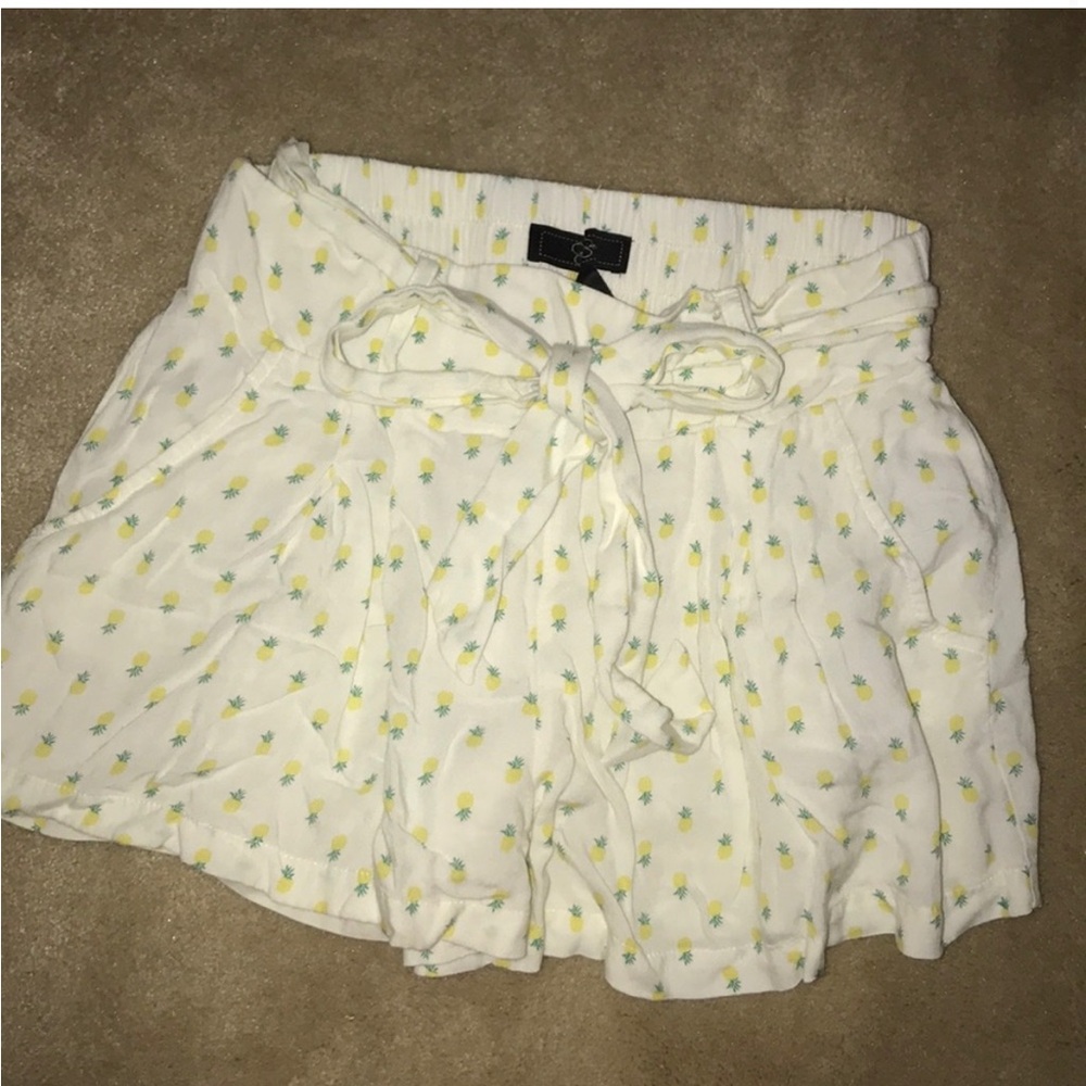 JS Pineapple Print Shorts - Picture 3 of 4
